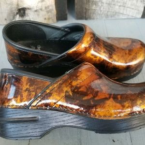 Dansko Fall Leaf Print Size 39